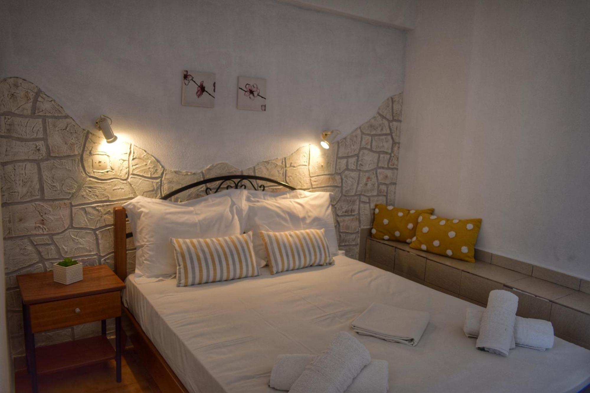 Kastro Studios Skopelos Town Room photo