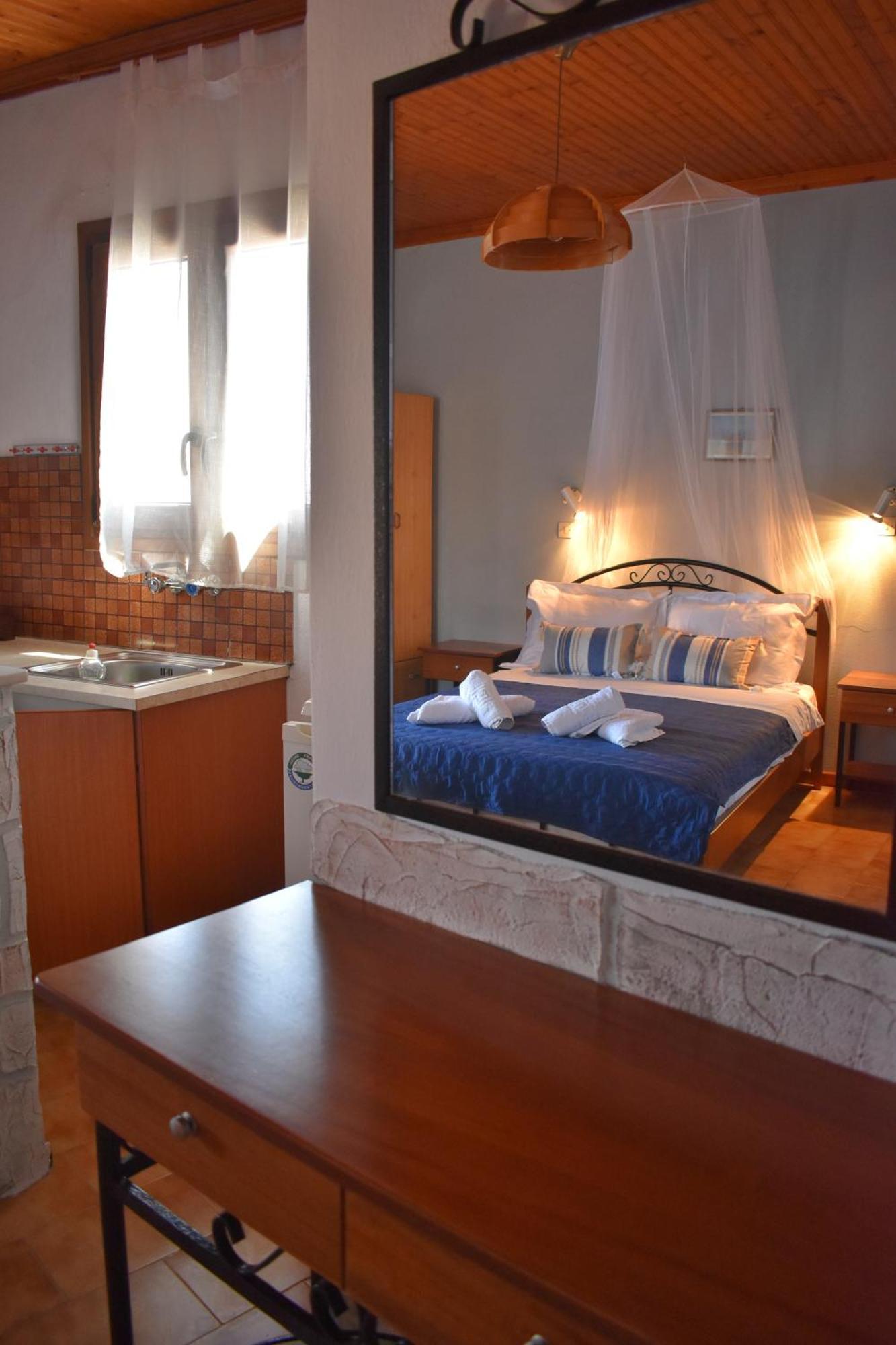 Kastro Studios Skopelos Town Room photo